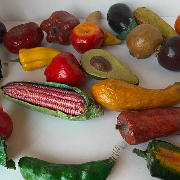 31 pieces Fake Prop Food Display Faux Fruit And Vegetables Mushroom Avocado - Picture 3 of 15